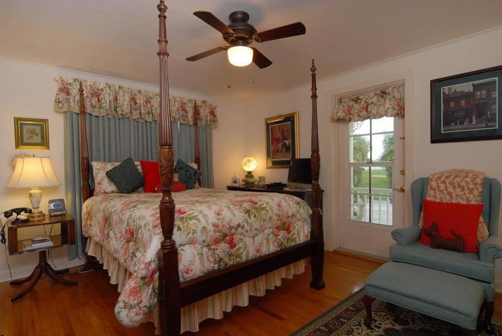 Sabal Palm House Bed And Breakfast Lake Worth Beach Exterior photo